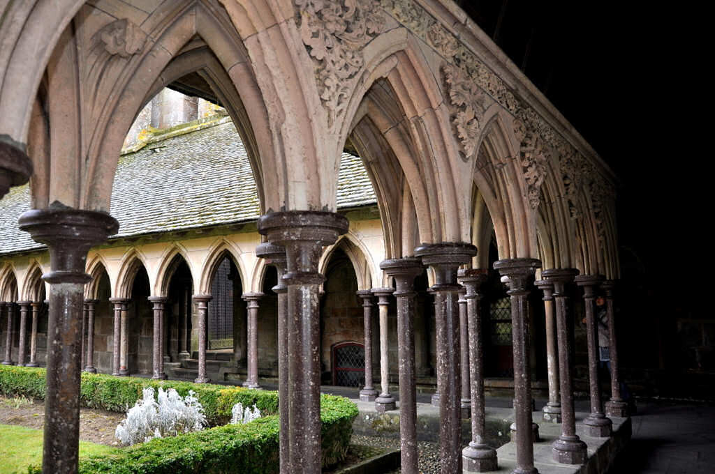 abbaye et cloitre du mt saint-michel